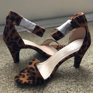 ⬇️ *Brand New* Leopard Ankle Strap Heel